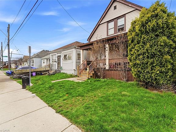 3rd image of 99 Robins Ave