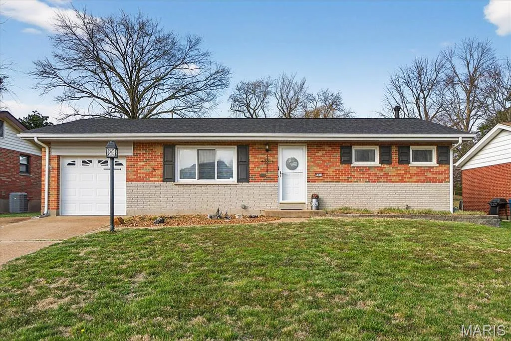 9831 Lindhall Ln photo 1