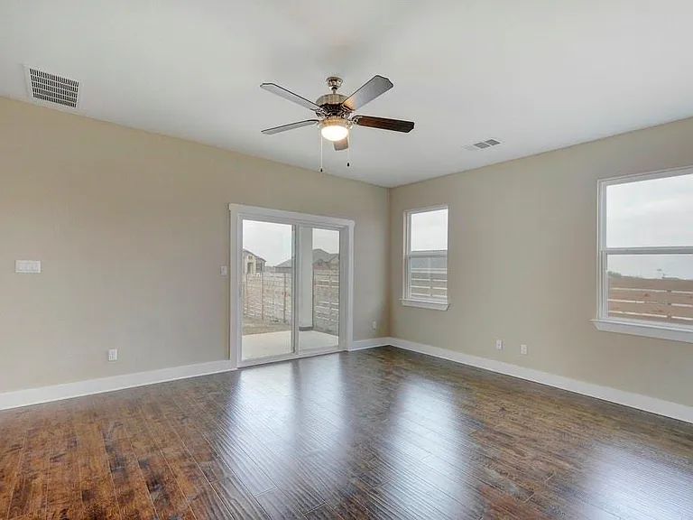 708 Coconut Grv — Photo 3