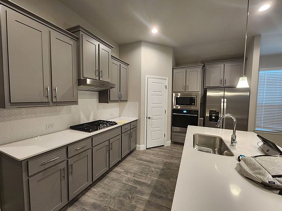 5th image of 1521 Razorbill Rd