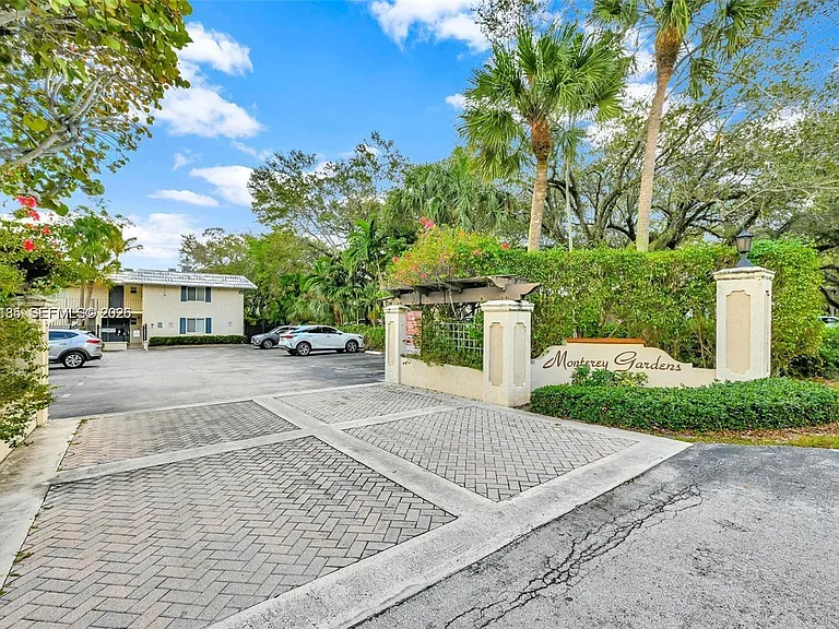 8609 SW 68th Ct #24 — Photo 39