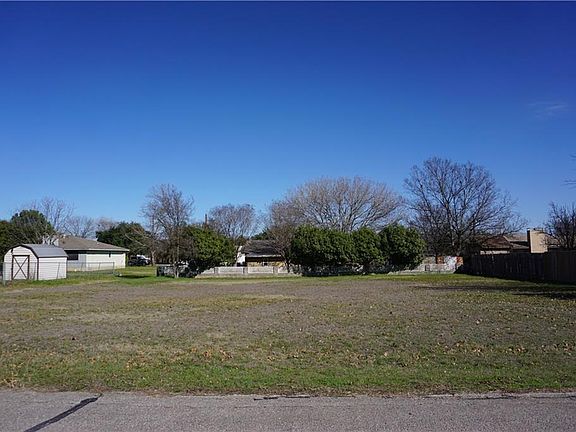 5th image of 2604 Cypress Ln