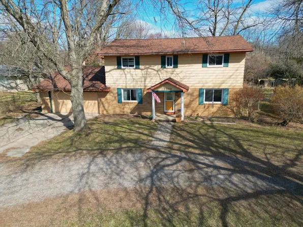 1700 Peet Rd, New Lothrop, MI 48460