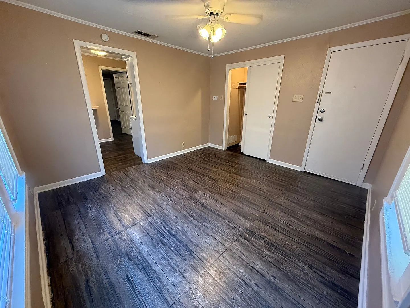1-bed/1-bath Duplex! — Photo 3