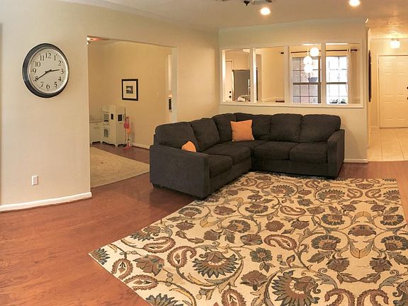 4th image of 1042 Darlington Oak Dr