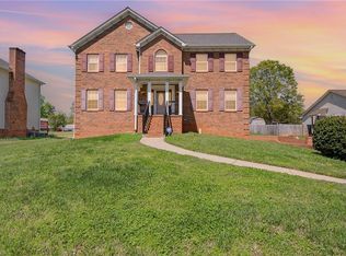 2005 Pembrooke Forest Dr, Winston Salem, NC 27106