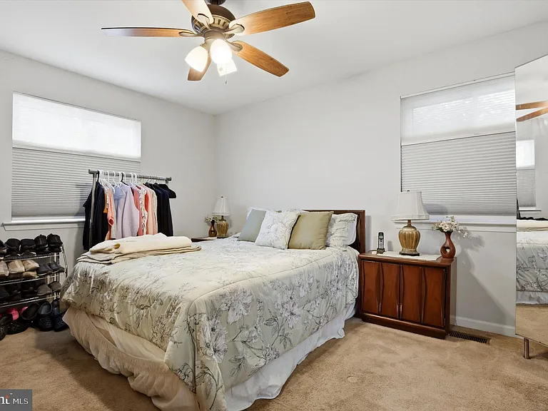 1003 Thornton Ct — Photo 10