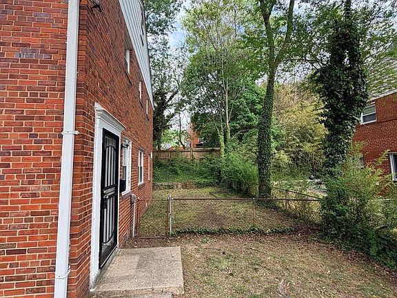 5th image of 2220 Gaylord Dr