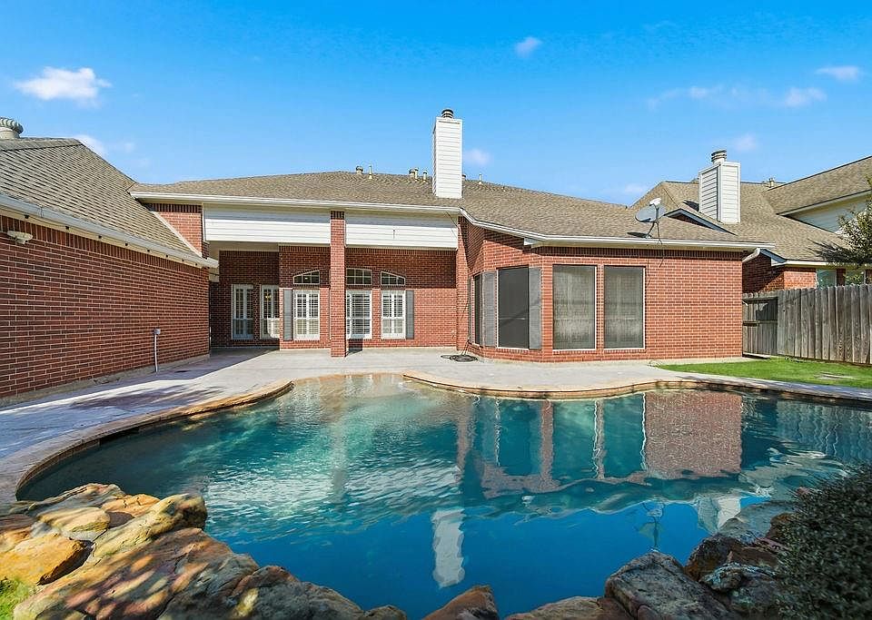 1st image of 5811 Desert Oak Way