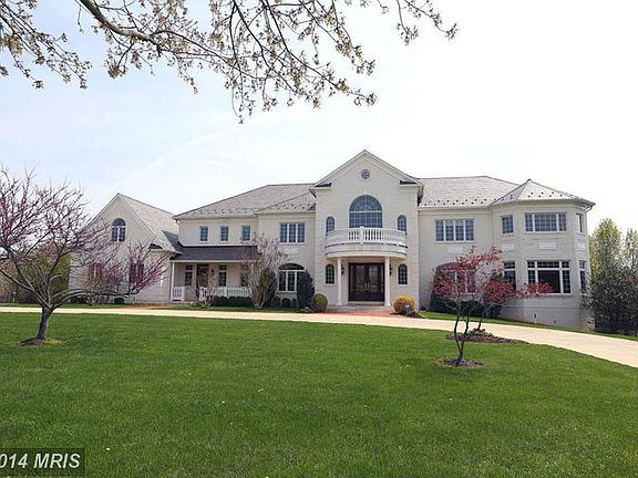3rd image of 9943 Potomac Manors Dr