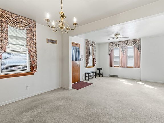4th image of 1435 Conroy St