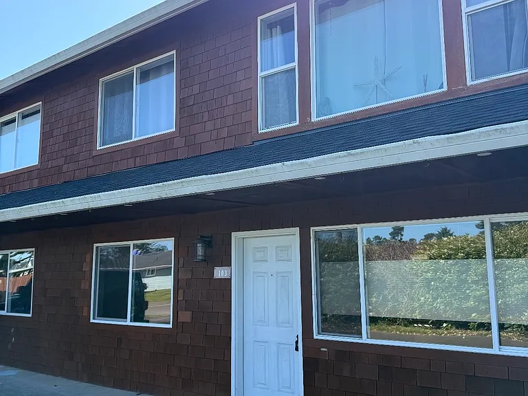 1515 Ocean Beach Blvd N — Photo 1