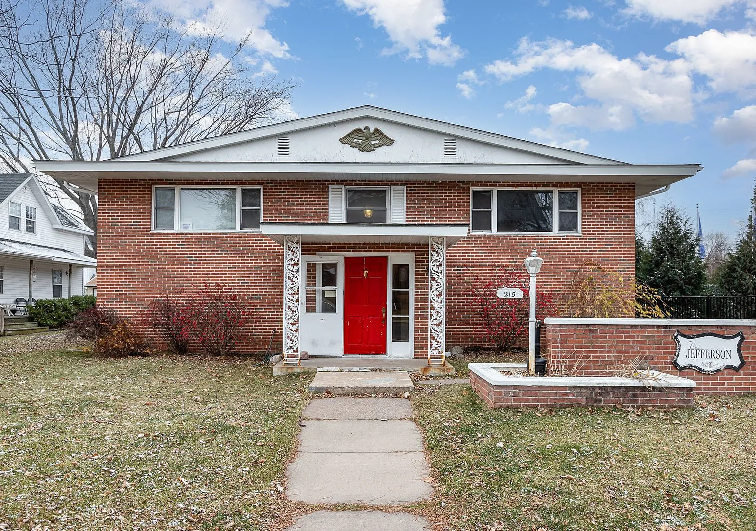 215 Birch St S — Photo 2