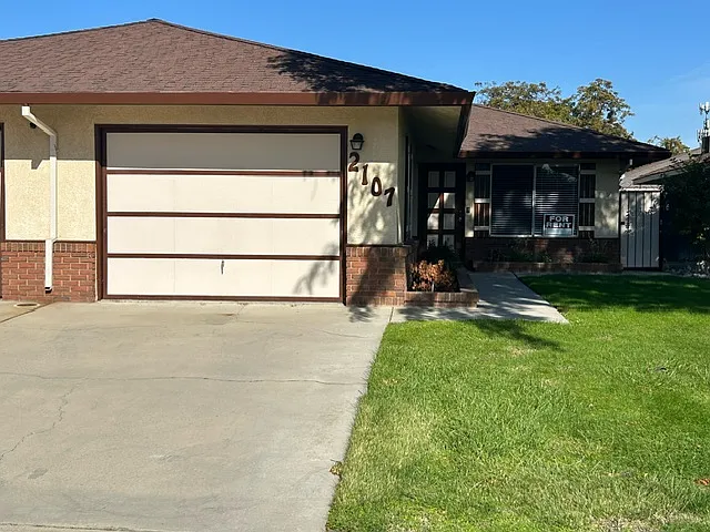 2107 Hardy Ct photo 1