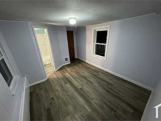 4th image of 15 1/2 Stevens Ave #B