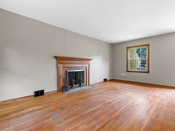 5th image of 3508 Thornwood Dr