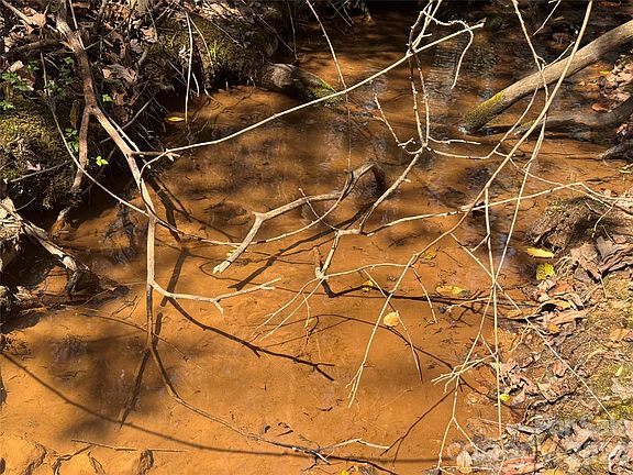 3rd image of 335 Woodrow Hoyle Rd