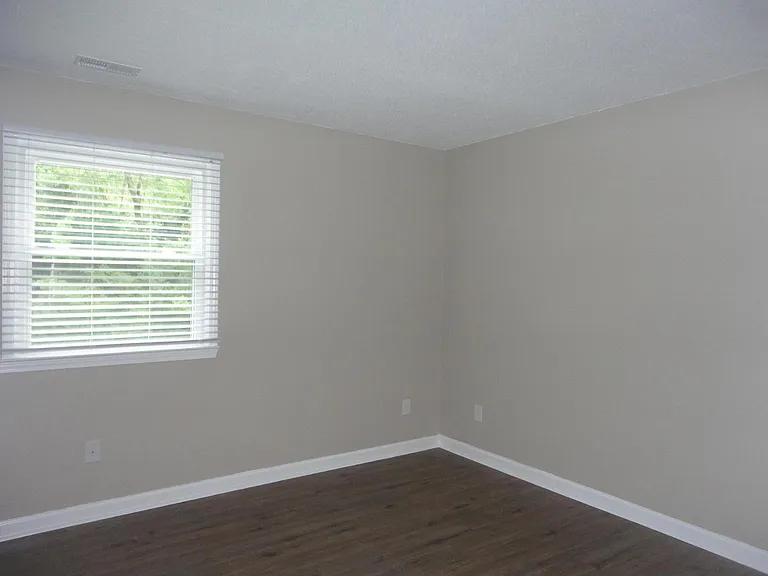 137 W Barbee St — Photo 5
