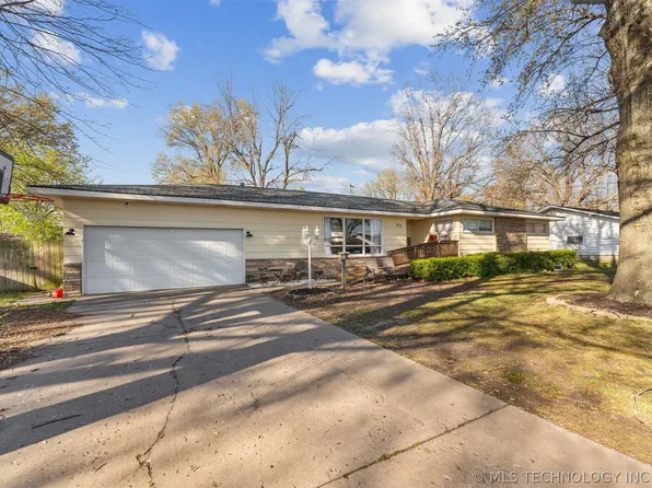 809 SE 15th St, Pryor, OK 74361