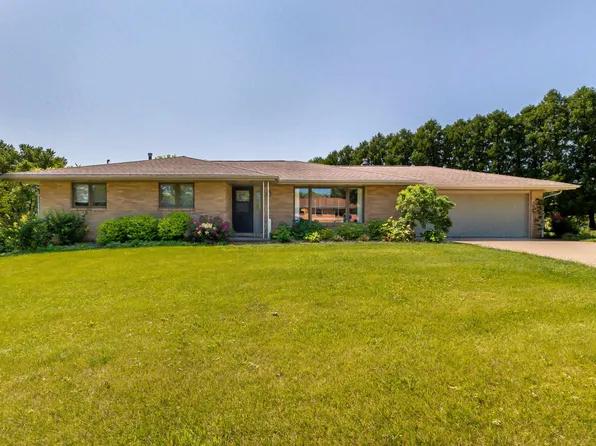 10504 Cedar Point Ct, Dubuque, IA 52003