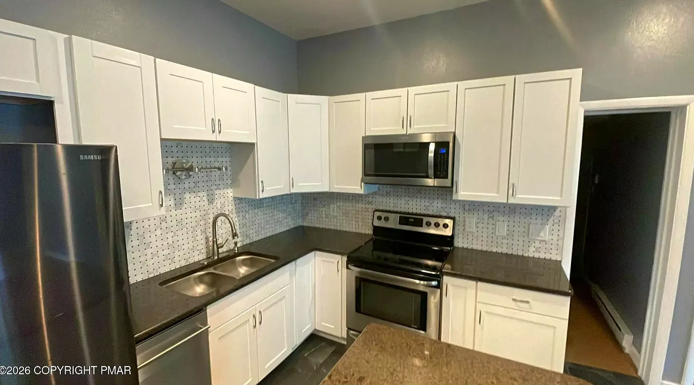2 bed, 750 sqft, $1,800 — Photo 2