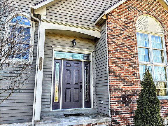 3rd image of 8214 Ashington Dr