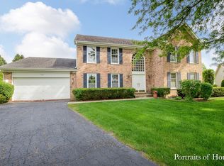 906 Fox Chase Ct, St Charles, IL 60174