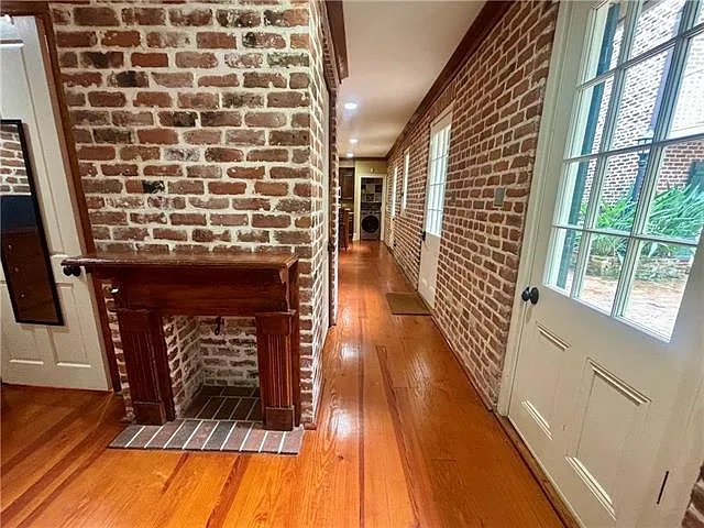 1027 Chartres St #F — Photo 17