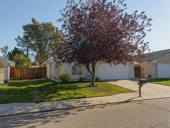 3rd image of 812 Ardath Ln