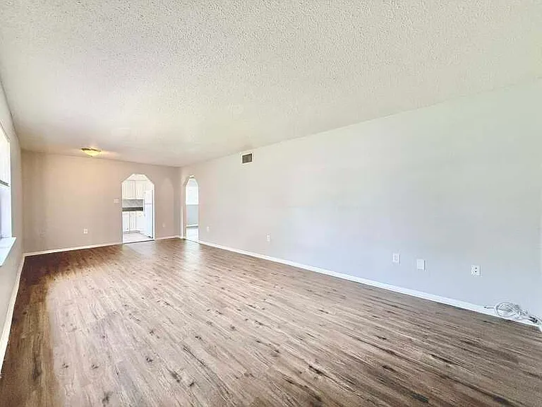 4725 39th Ave N #101 — Photo 8