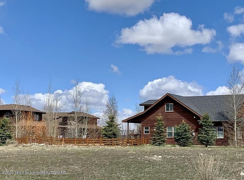 2nd image of 684 Palisade Trl