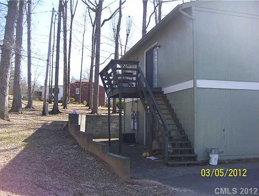 3rd image of 826 N Flint St