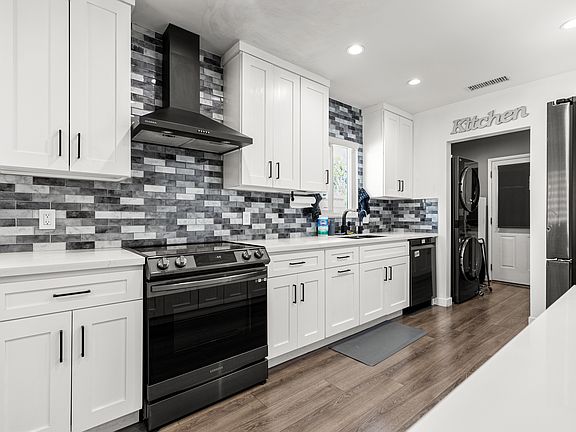 4th image of 12827 Sylvan St