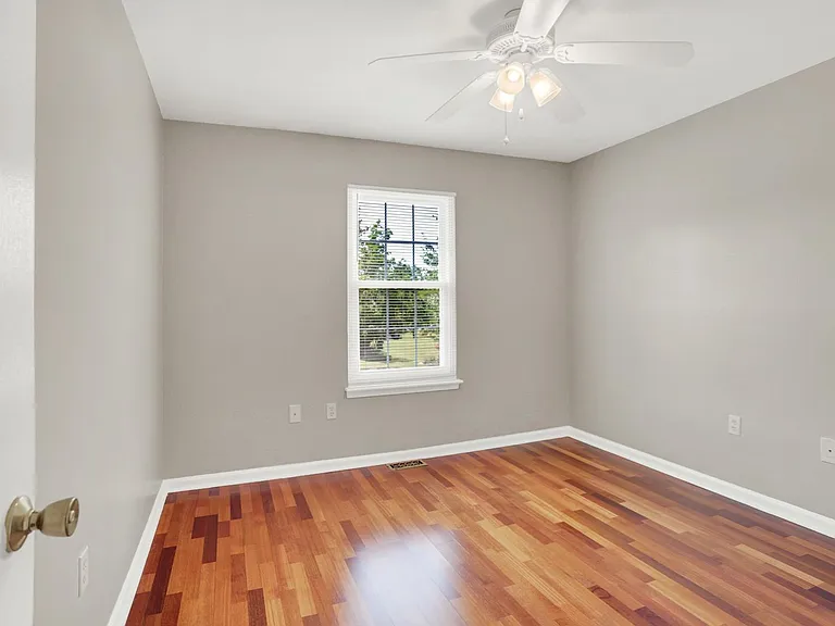 1556 Macintosh Way — Photo 14