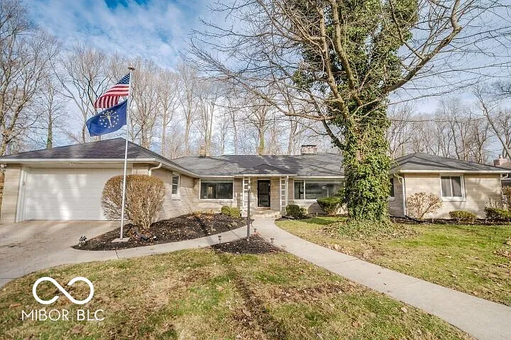 1158 Woodlawn Dr photo 1