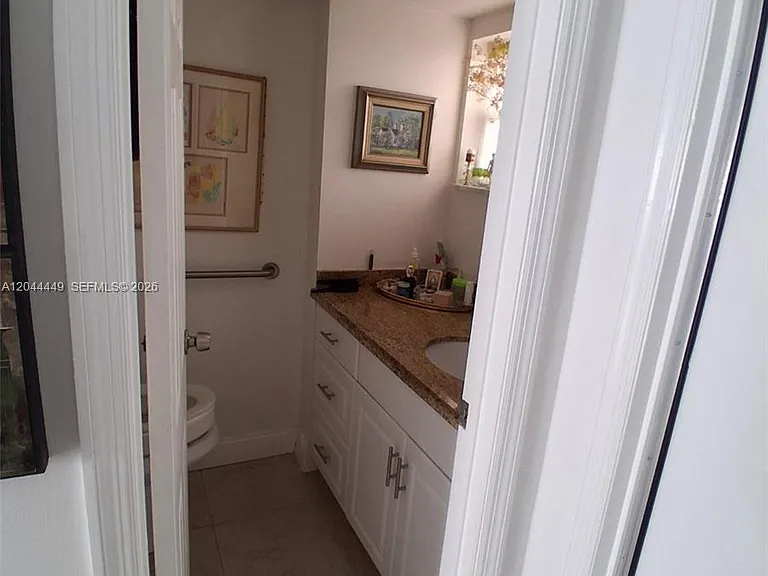 410 SE 2nd St #307 — Photo 6