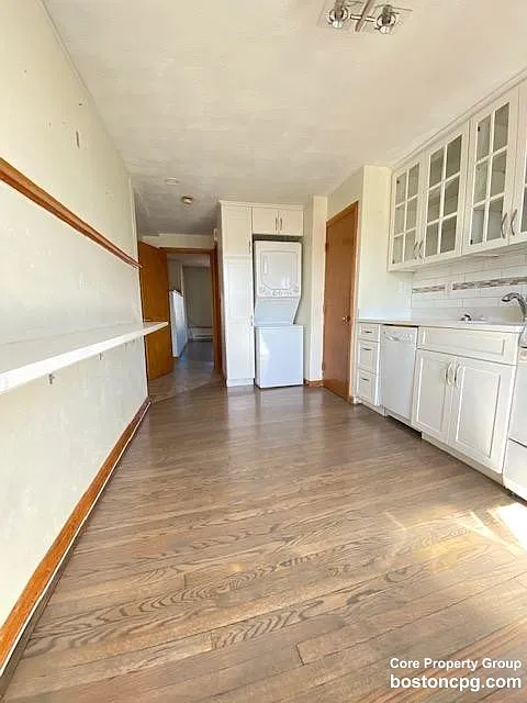 2 bed, 1.0 bath, $3,000 — Photo 2