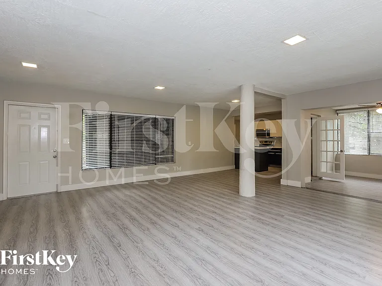 1185 Arizona Ave — Photo 4