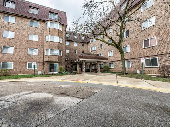 300 S Roselle Rd APT 221, Schaumburg, IL 60193
