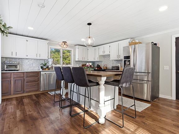 4th image of 42 Rockland Road