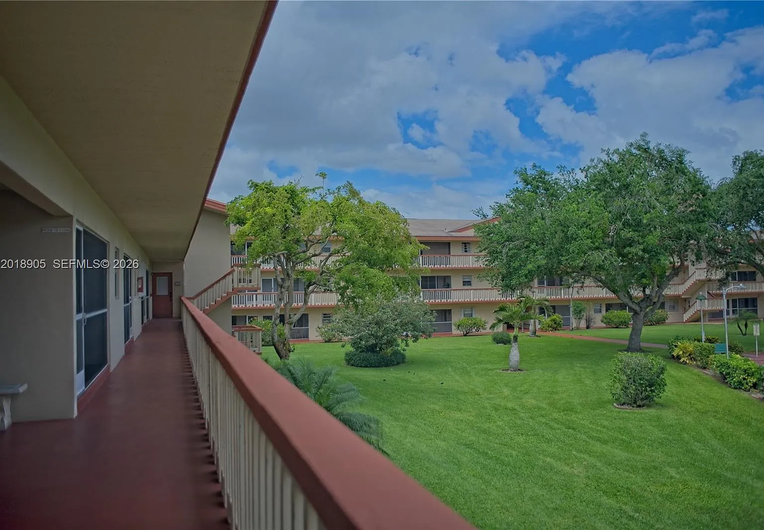 Beverly Hills Condo Numbe — Photo 3