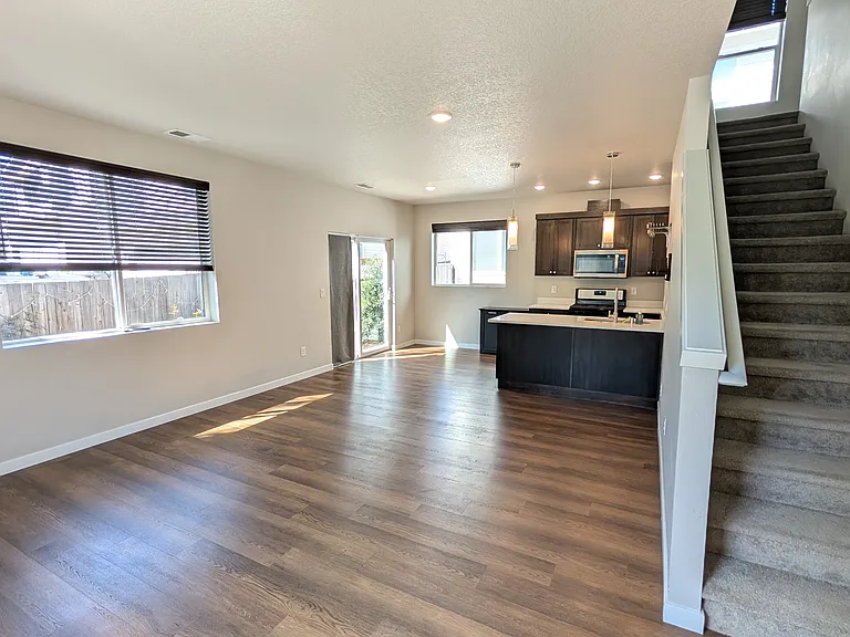 6019 NE 55th Cir — Photo 1