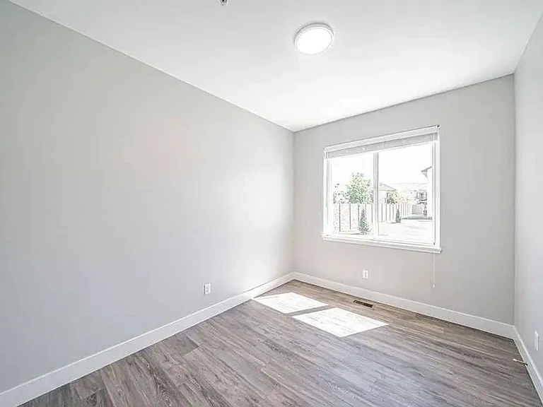676 Carlow Dr — Photo 15