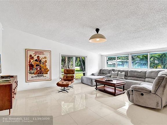 5th image of 1009 SW 21st St