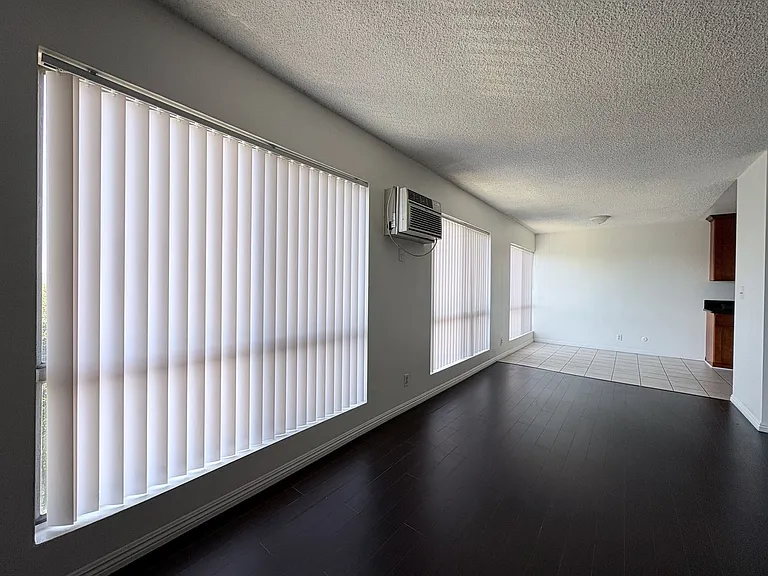 8061 Romaine St — Photo 4