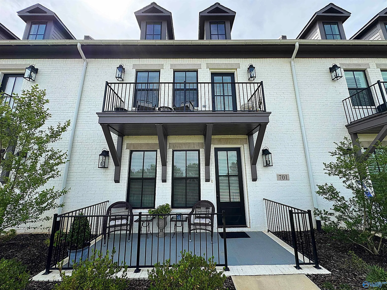 3 bed, 2.0 bath, 1807 sqft, $2,395 — Photo 3