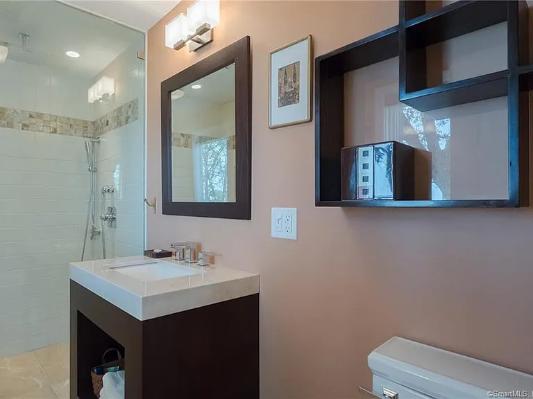 10 Morgan Point — Photo 28