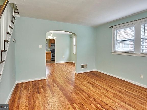 3rd image of 1802 Linden St