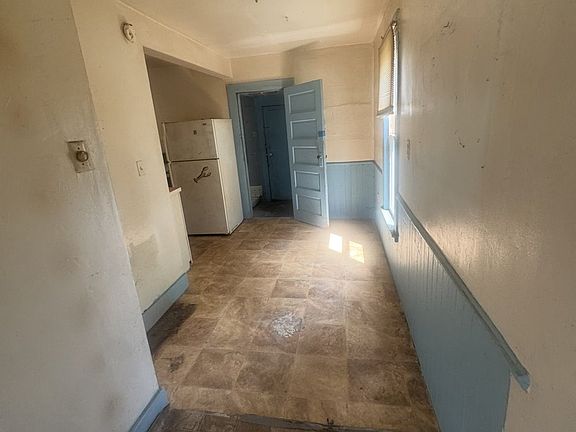 4th image of 3622 NE 8th Ave