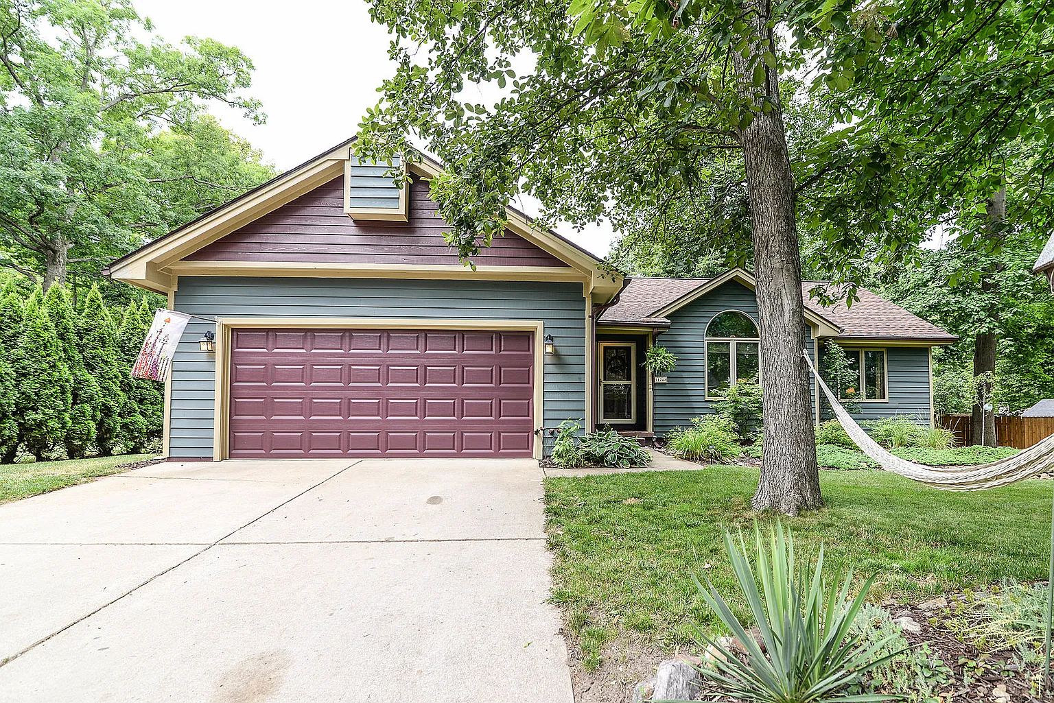 11748 Forest Dr photo 1